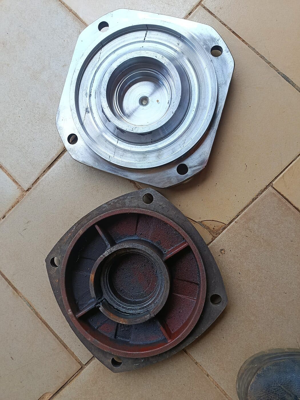 Flasque de réducteur neuve fabriquée d'après l'ancienne pièce
